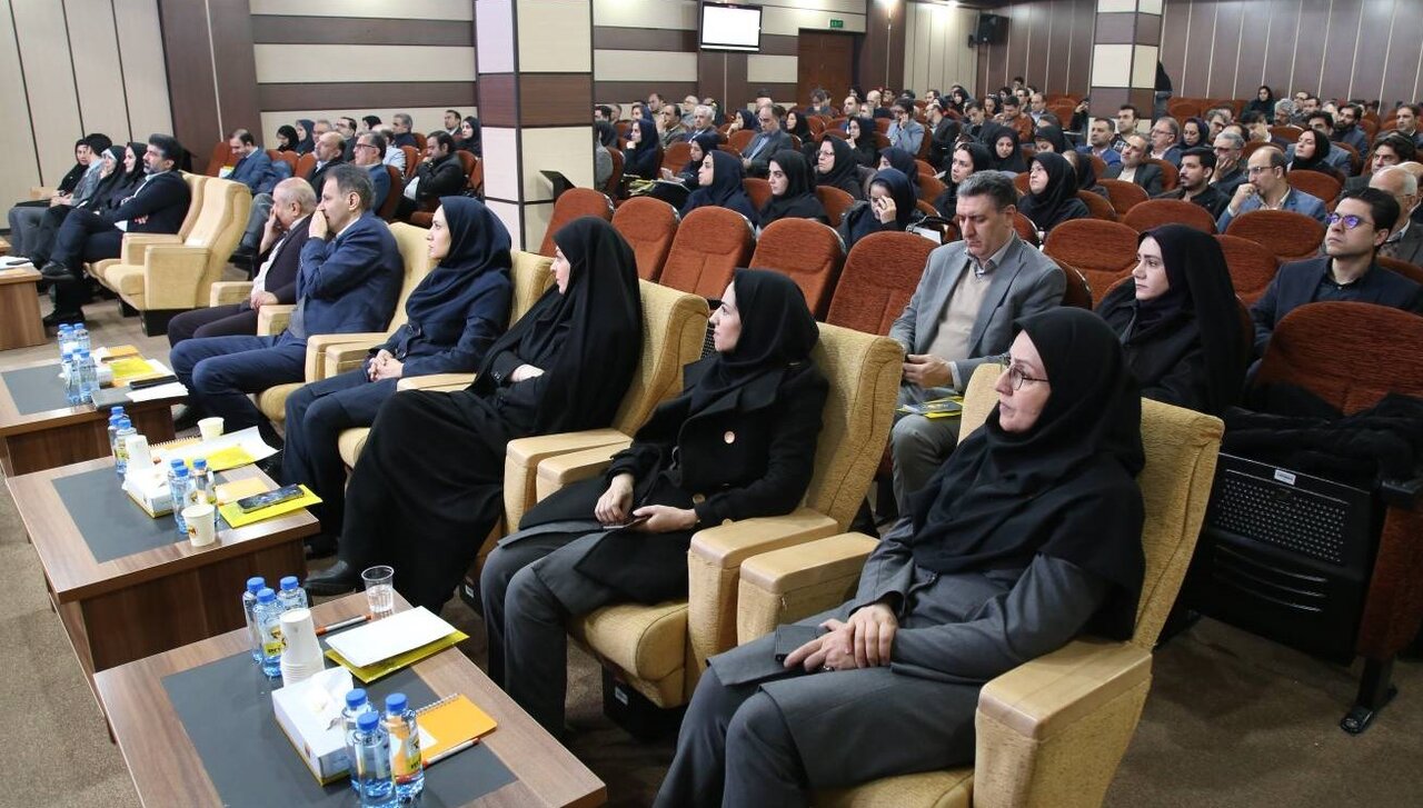 ترسیم نقشه راه هوشمندسازی صنعت برق پایتخت با رویکرد معماری سازمانی