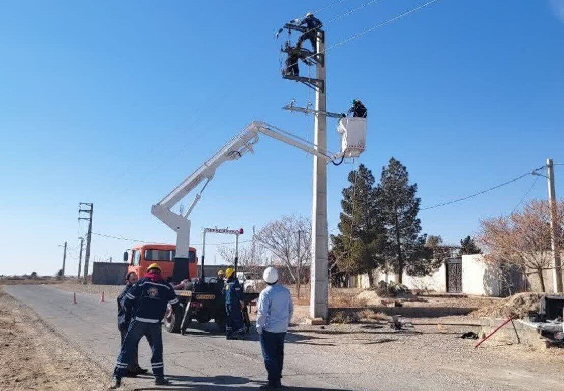 اجرای رزمایش تقویت شبکه برق فشار متوسط در شهرستان سرخه