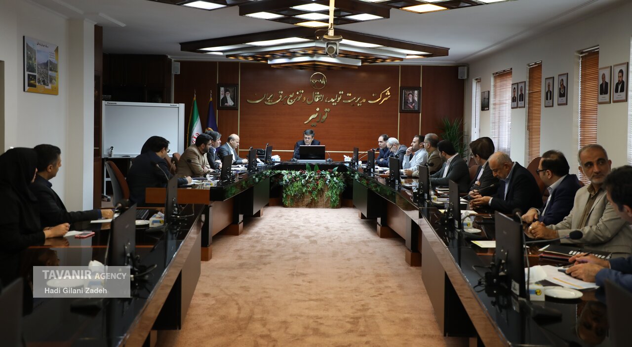 نخستین نشست شورای معاونین شرکت توانیر با حضور مهندس اله داد سرپرست جدید