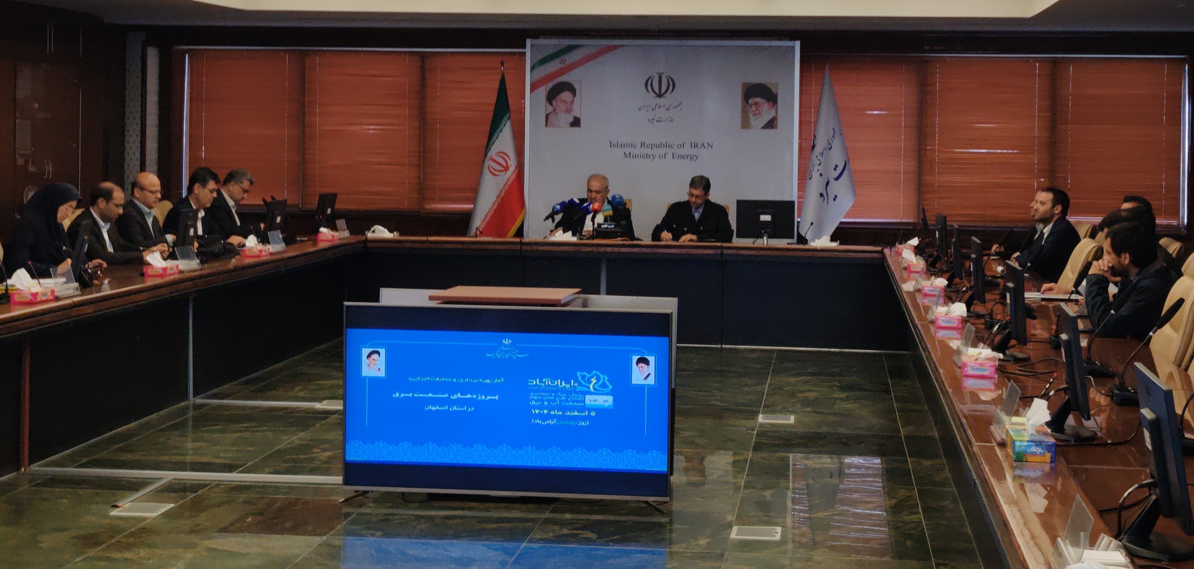 بهره‌برداری از طرح‌های صنعت برق اصفهان با اعتبار بیش از ۸ هزار و ۵۵۰ میلیارد تومان