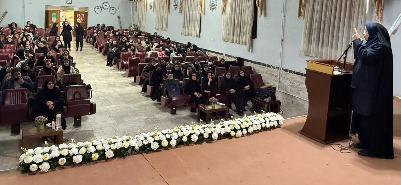 برگزاری همایش "نقش خانواده‌ها در مدیریت مصرف برق" در شهرستان بستان‌آباد