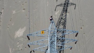 طرح راهبردی خط انتقال ۲۳۰ کیلوولت ایرانشهر–مهرستان برق‌دار شد