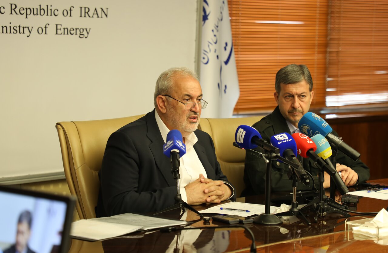 احداث ۲۶۸ کیلومتر خطوط انتقال و فوق‌توزیع برق در اصفهان