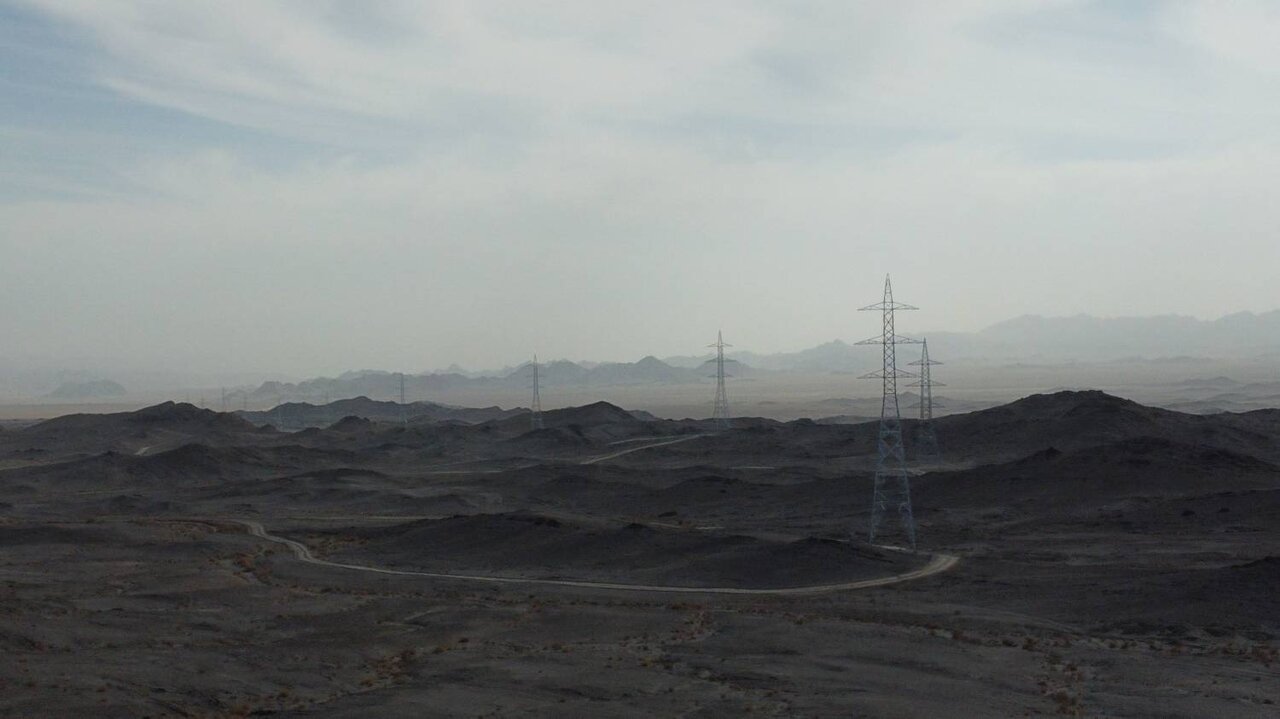 طرح راهبردی خط انتقال ۲۳۰ کیلوولت ایرانشهر–مهرستان برق‌دار شد